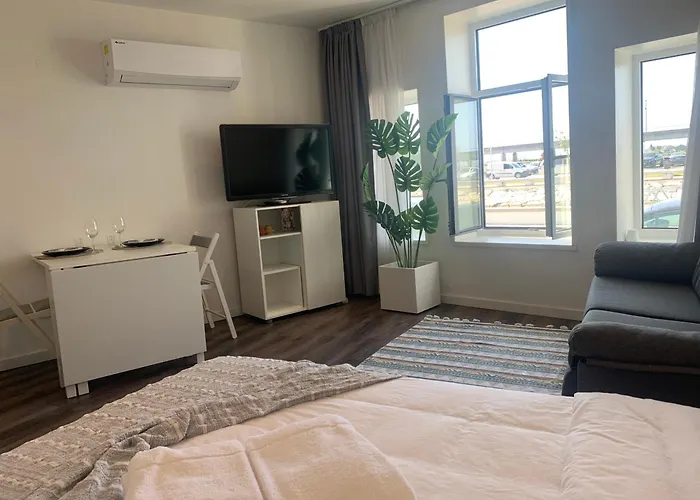 Old Town River View Apartment *