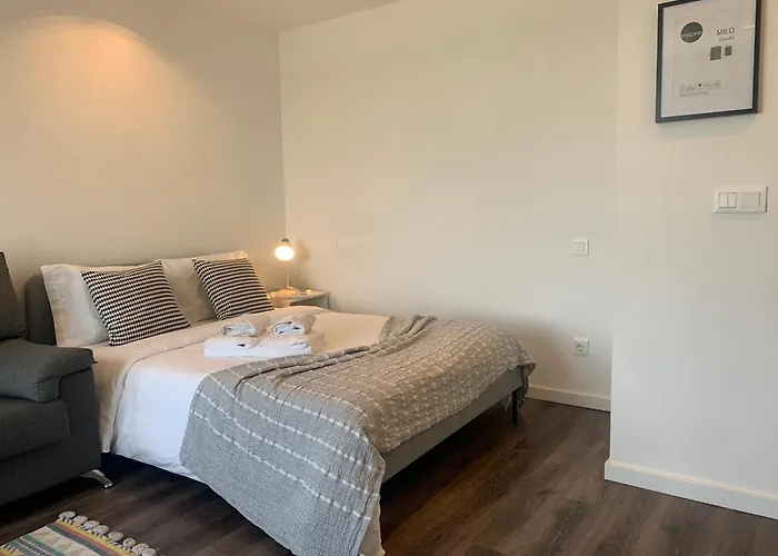 Old Town River View Apartment *